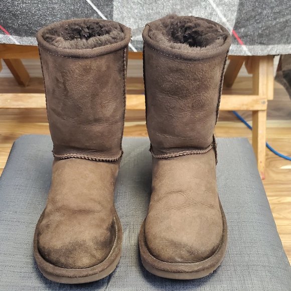 UGG Women's Classic Boots Chocolate Color size 5 - Picture 2 of 7